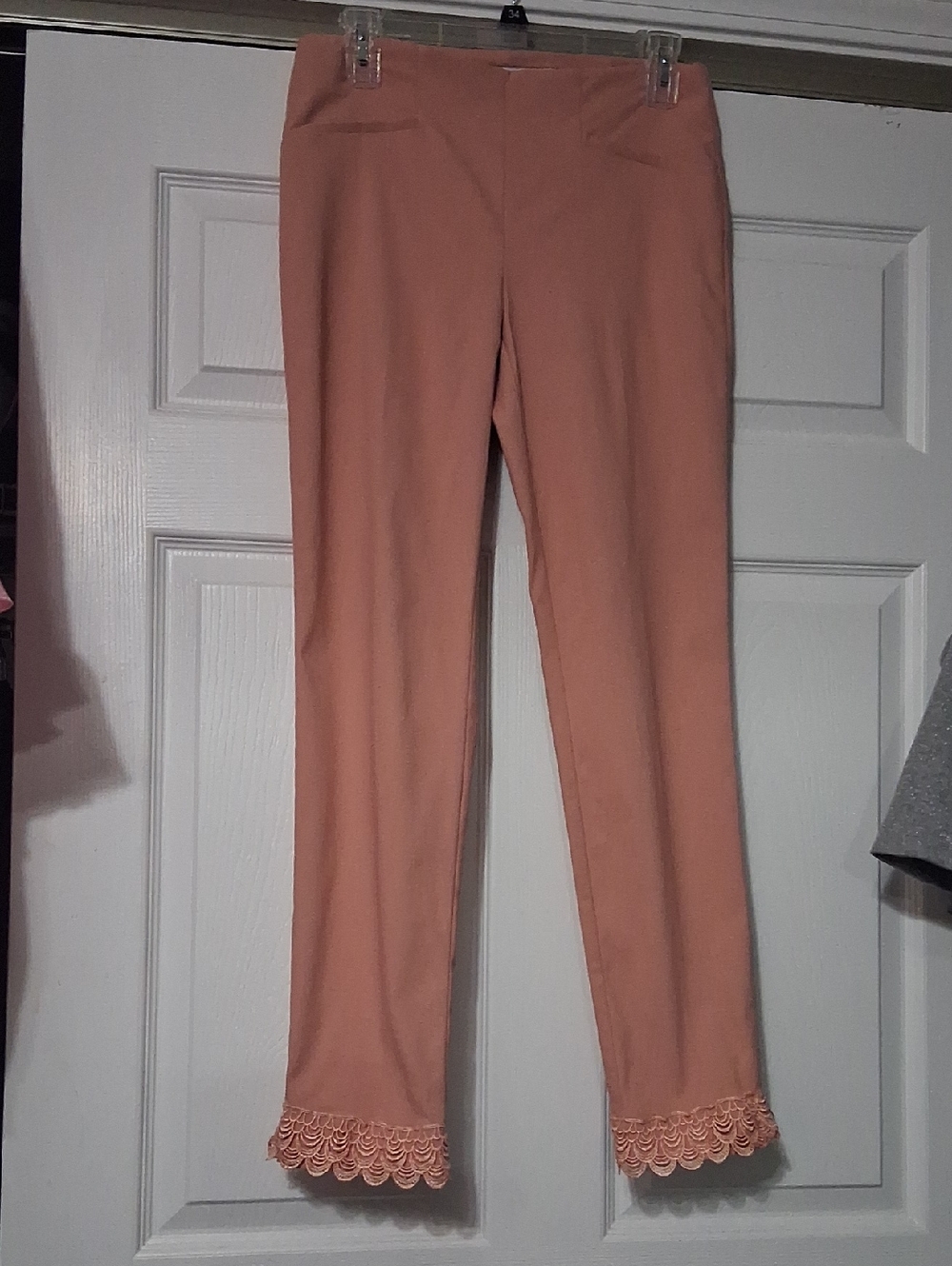 Van Heusen Peach Skinny Pants with Scalloped Hem Sz 2 Medium $25